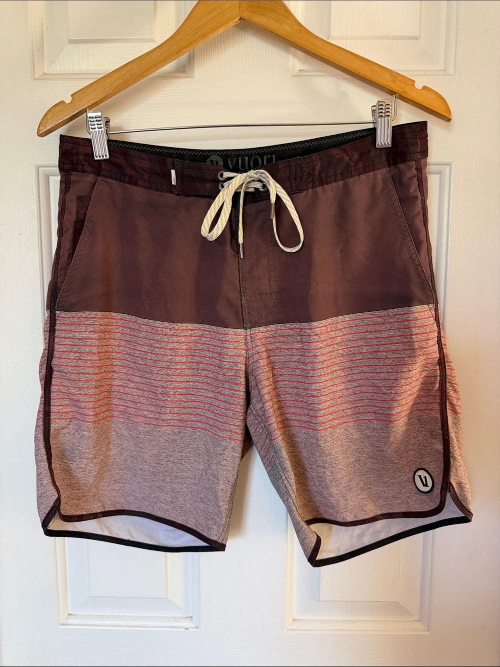Vuori cruise board short Black, Heathered Gray & Red-Stripe Colorblock medium